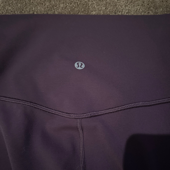 Women's Lululemon Align Crop Capris Size 4 Cherry Black - Picture 4 of 9
